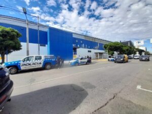 Lee más sobre el artículo Tres empleados hospitalizados tras brutal agresión en Carrefour de Neuquén