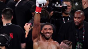Lee más sobre el artículo Anthony Joshua noqueó a Jake Paul y, pese a la victoria, perderá casi la mitad de su bolsa en impuestos