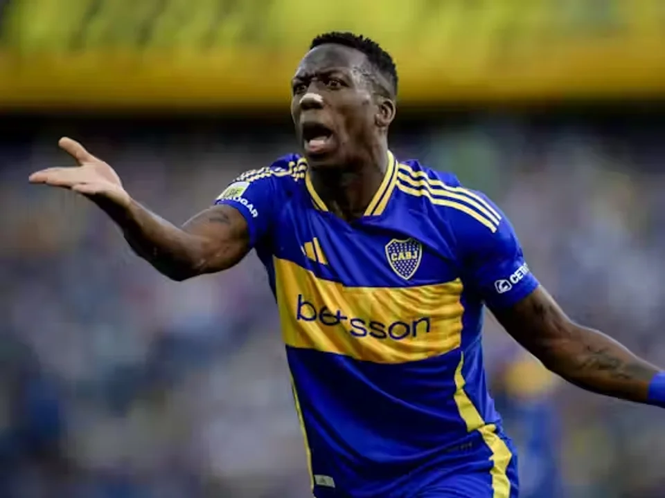 Lee más sobre el artículo Luis Advíncula rescindió su vínculo con Boca de manera sorpresiva y vuelve a Perú