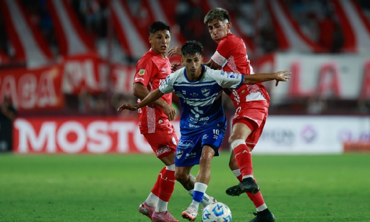 Lee más sobre el artículo Midland eliminó a Argentinos y dio el primer batacazo de la Copa Argentina