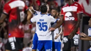 Lee más sobre el artículo Vélez logró un agónico triunfo ante Instituto