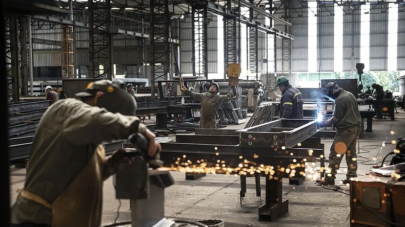 En este momento estás viendo Según el INDEC, el 15% de las empresas planea reducir su personal en el próximo trimestre