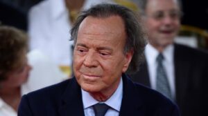 Lee más sobre el artículo Dos exempleadas acusaron a Julio Iglesias de abuso sexual, maltratos y humillaciones
