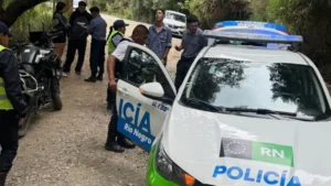 Lee más sobre el artículo Heroico: un joven policía rescató a una pareja en un arroyo de Bariloche
