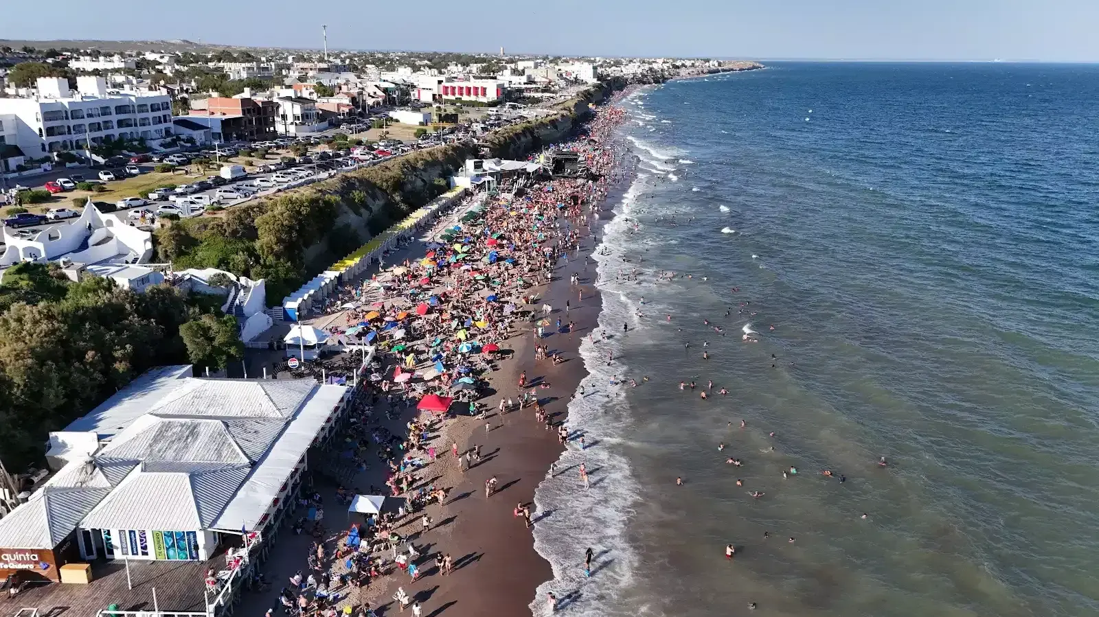 Lee más sobre el artículo Enero récord: más de 489.000 turistas eligieron Río Negro