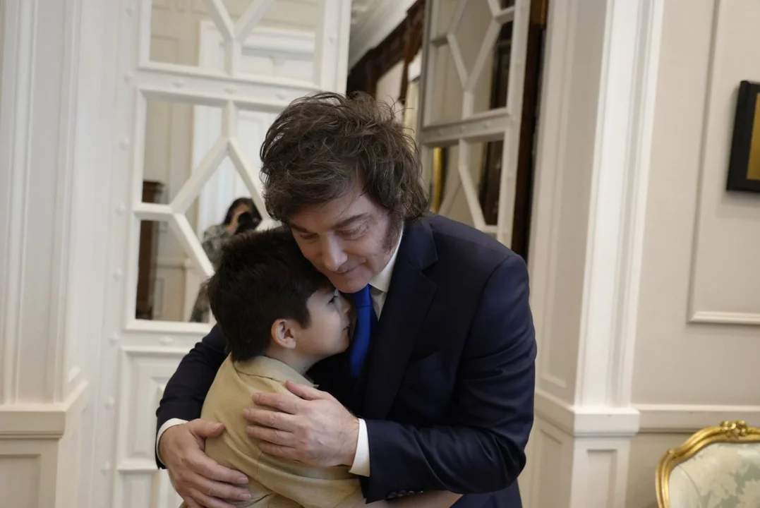 Lee más sobre el artículo Milei volvió a reunirse con Pedro, el niño que se hizo conocido por su apoyo al Presidente