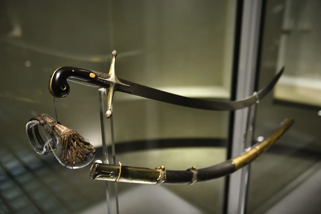 En este momento estás viendo Polémica y renuncia tras la decisión de trasladar el sable corvo de San Martín