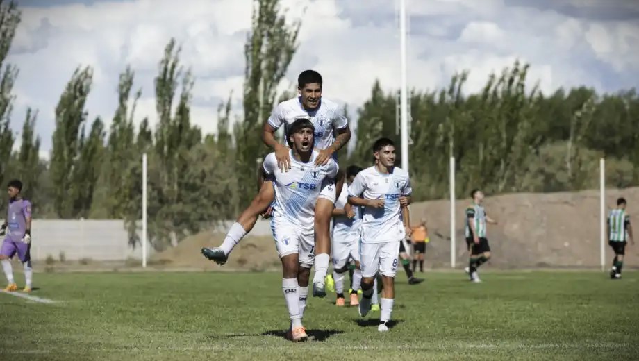 En este momento estás viendo La Amistad le ganó a Boxing en Cipolletti y va por el ascenso