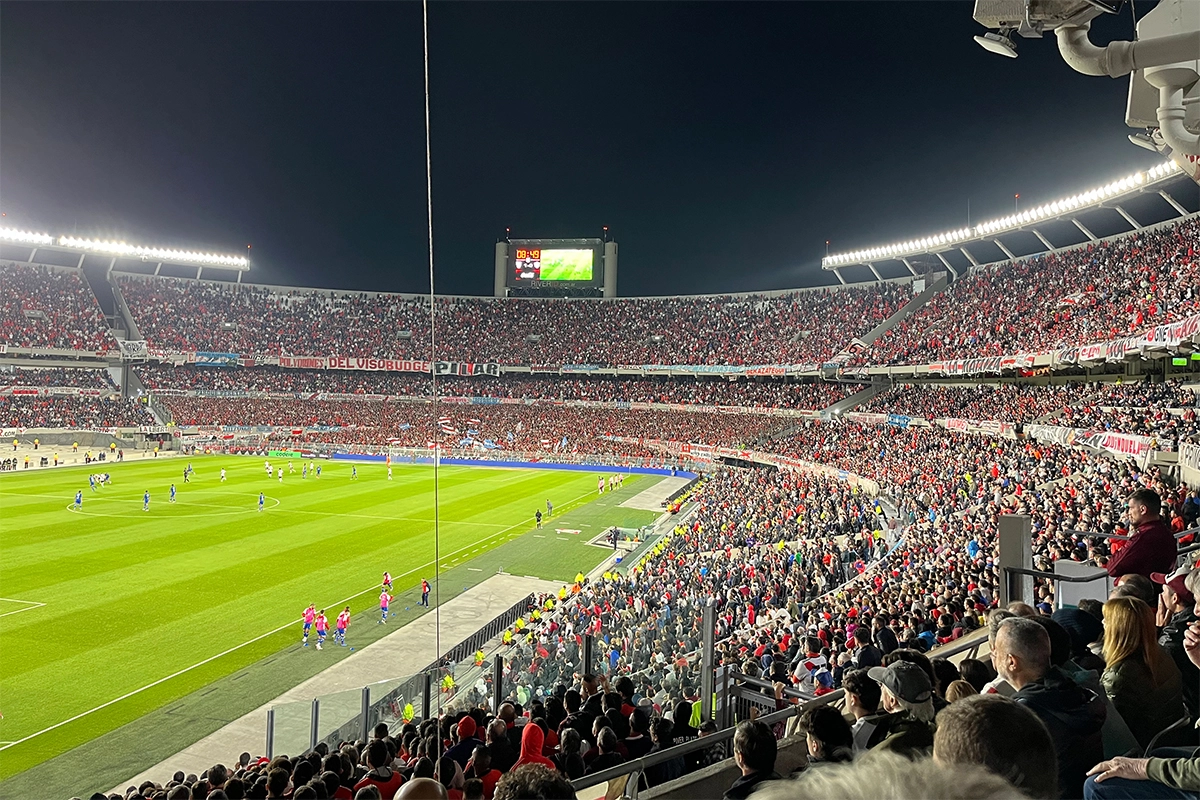 Lee más sobre el artículo River habilitaría la venta de alcohol en el Monumental tras 27 años