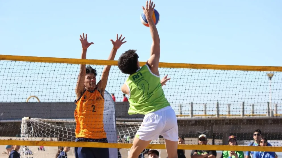Lee más sobre el artículo El Tour Rionegrino de beach vóley llega a Cipolletti