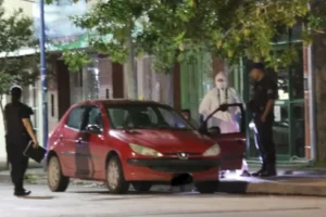 Lee más sobre el artículo Encontraron a un hombre muerto dentro de un auto: tenía un disparo en el pecho