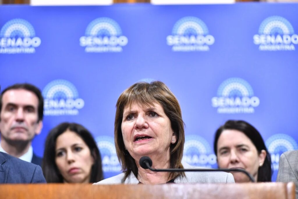 Bullrich respaldó a Adorni: “Milei considera que no hay motivos para echarlo”