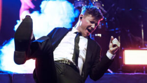 Lee más sobre el artículo Emanero encabeza el cierre de la Fiesta Nacional del Lúpulo en El Bolsón