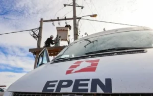 Lee más sobre el artículo Descubren a un hotel alojamiento enganchado de la luz y el caso llegó a la Justicia