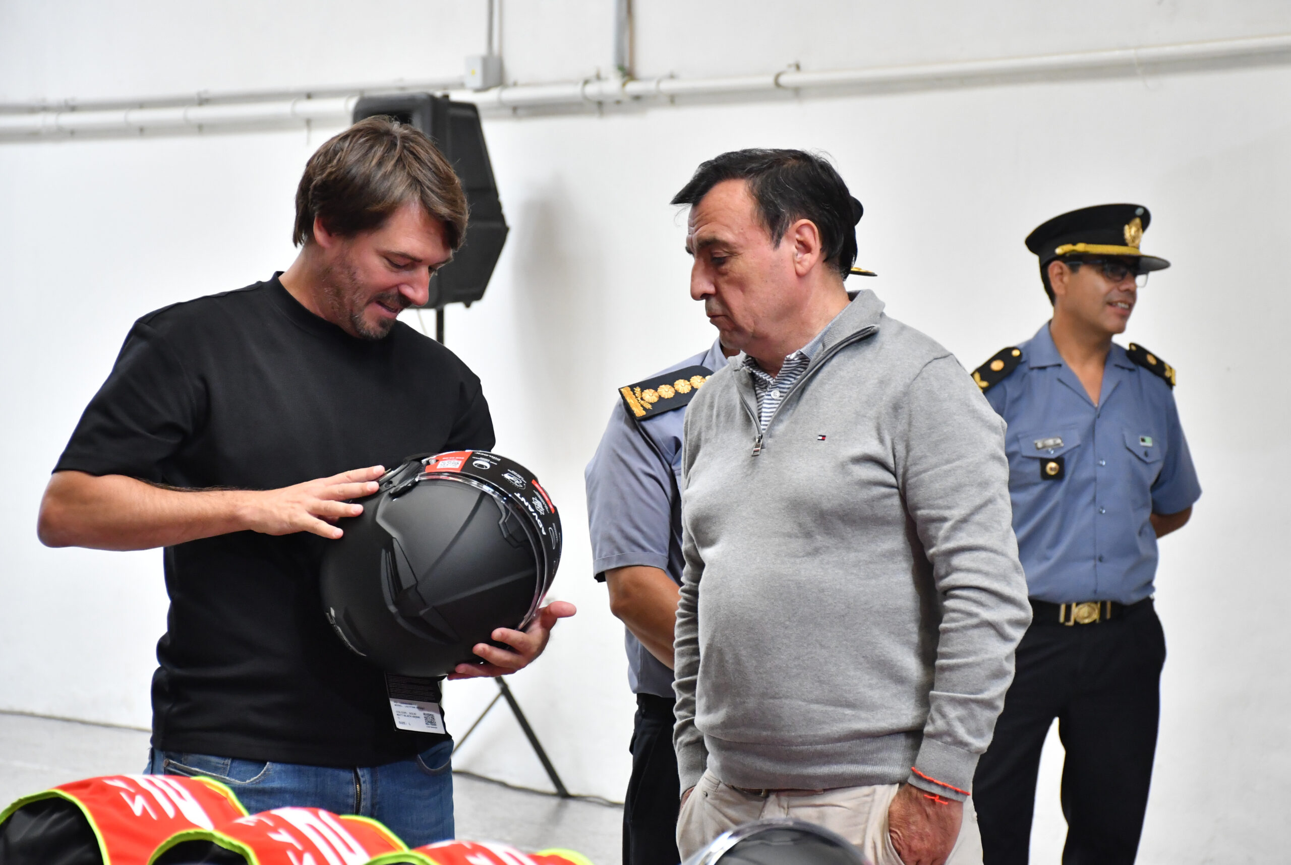 En este momento estás viendo Seguridad: entregaron 122 cascos especiales en el Alto Valle