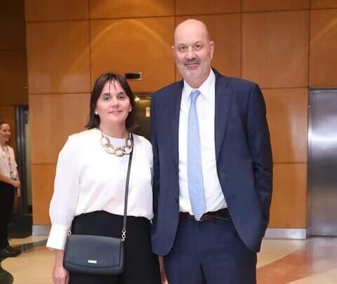 Cancillería adjudicó un contrato millonario a la asociación que dirige la esposa de Federico Sturzenegger