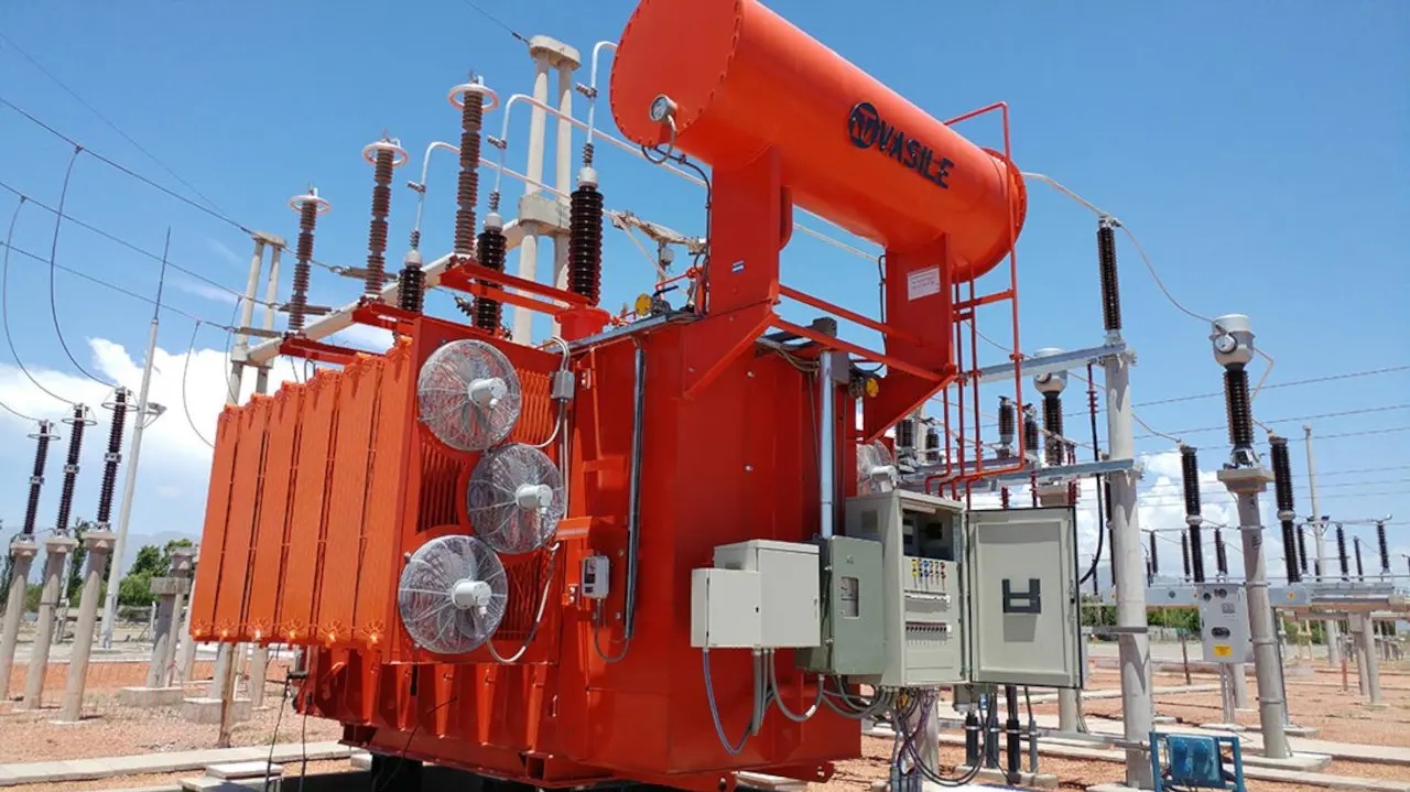 En este momento estás viendo Adjudican dos transformadores para reforzar el sistema eléctrico provincial