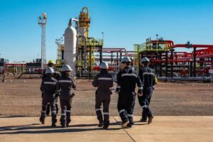 Lee más sobre el artículo YPF y Río Negro avanzan con el plan que generaría 40.000 empleos hasta 2031
