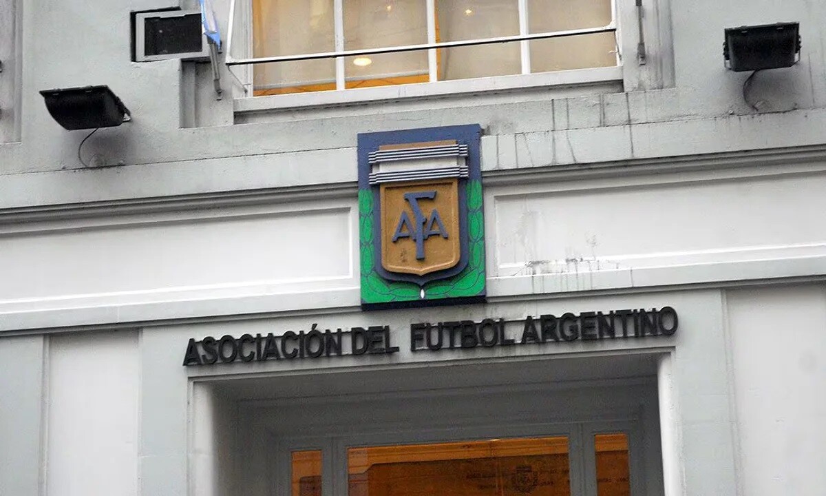 Lee más sobre el artículo AFA evalúa transmitir gratis todo el fútbol argentino