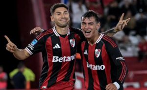 Lee más sobre el artículo River Plate venció 2-1 a Huracán en el debut del Chacho Coudet