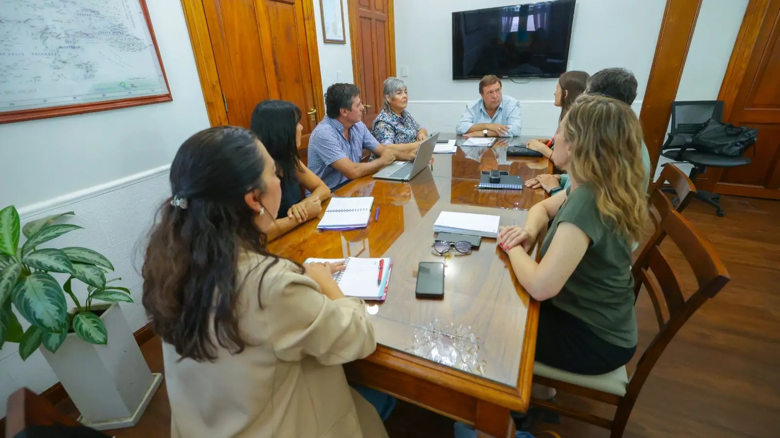 Lee más sobre el artículo Weretilneck analizó el inicio de clases junto al equipo de Educación