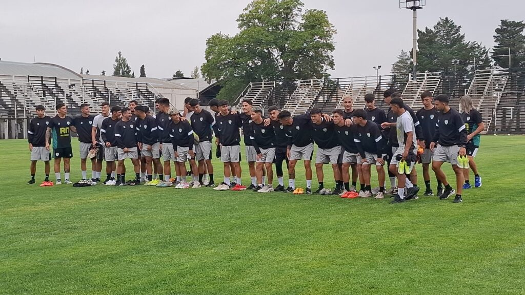 Tras la renuncia de Cravero, Alejandro Barbona dirigirá a Cipolletti ante Atenas en Córdoba