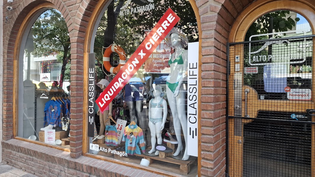 En este momento estás viendo Comercio en Neuquén: caída en ventas, mayor endeudamiento y una apuesta digital para revertir la crisis