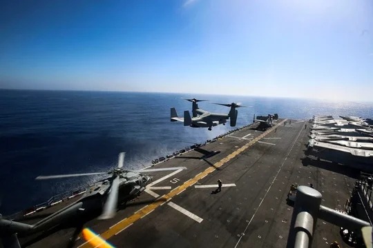 Lee más sobre el artículo EE.UU. moviliza miles de marines al estrecho de Ormuz para reabrir el paso petrolero