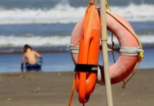 Lee más sobre el artículo Preocupa el mal humor y la violencia en playas: el diagnóstico de los guardavidas