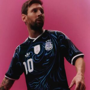 Lee más sobre el artículo La Asociación del Fútbol Argentino presentó la nueva camiseta alternativa para el Mundial 2026
