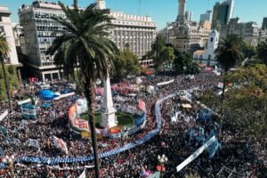 Lee más sobre el artículo Plaza de Mayo volvió a ser epicentro de una masiva marcha por el 24 de marzo