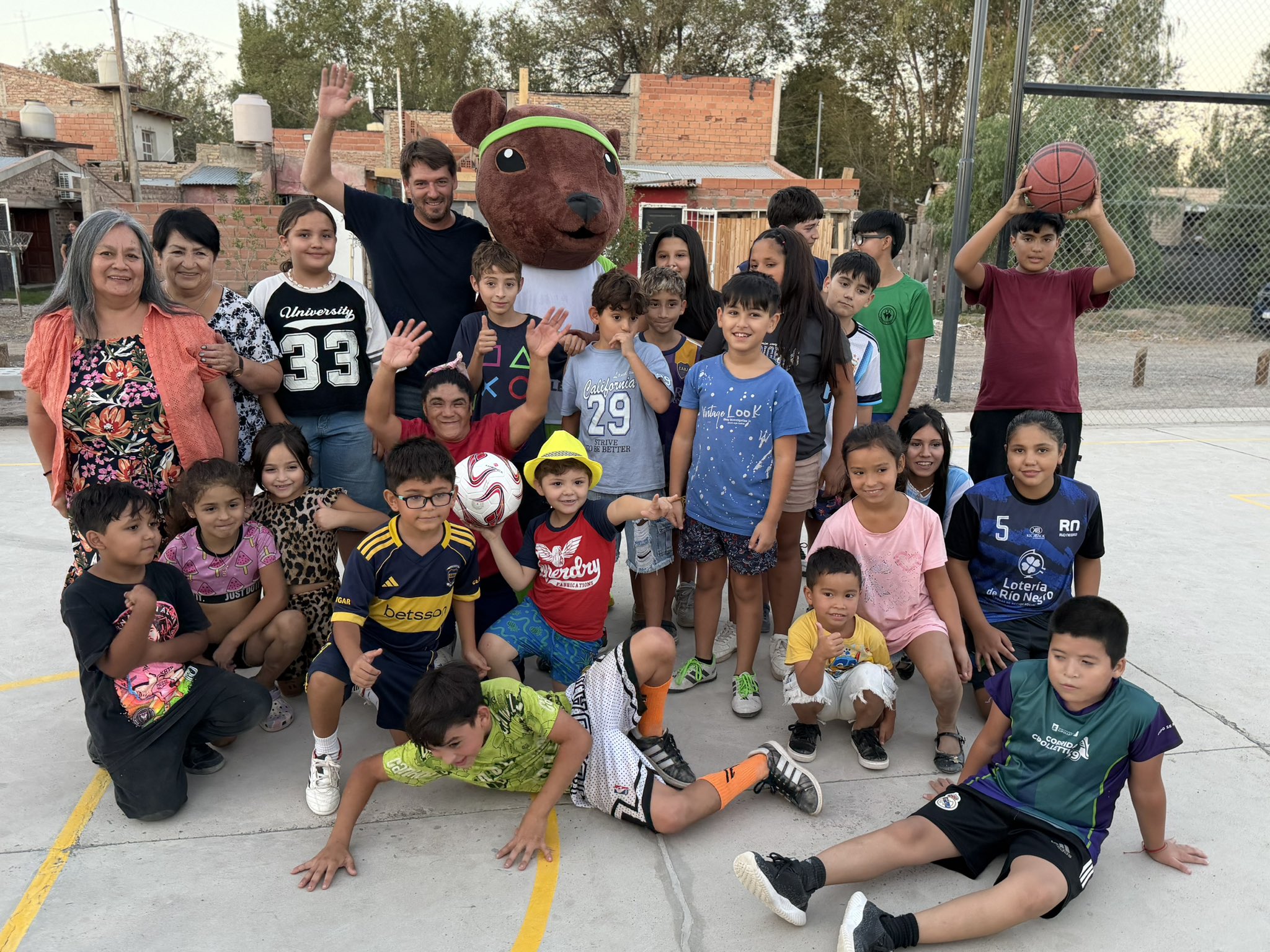 En este momento estás viendo Cipolletti inauguró un nuevo playón deportivo en Costa Norte