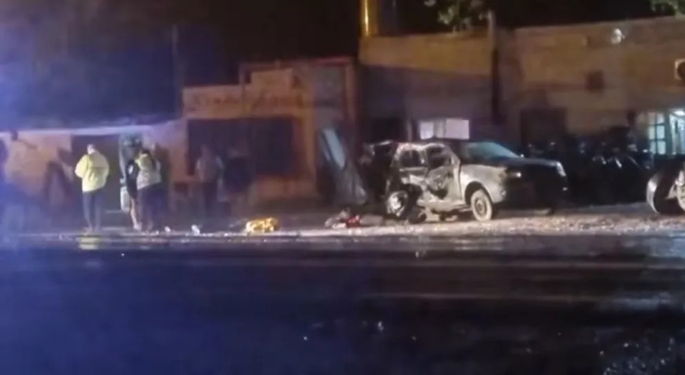En este momento estás viendo Ruta 22: dos muertos en un violento choque frontal entre Volkswagen Gol y Suran