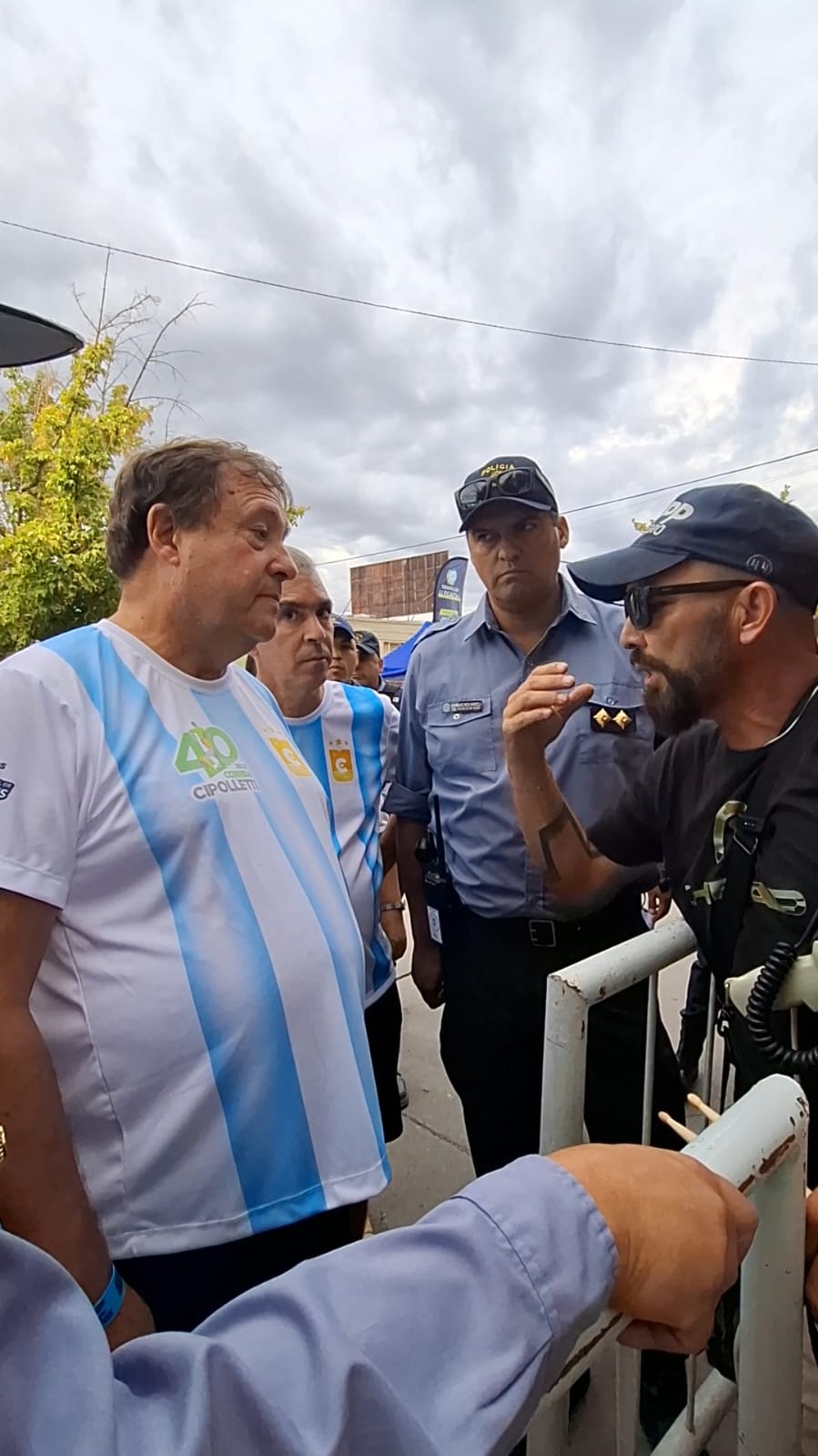 Lee más sobre el artículo “Andá a hacer política a Roca”: Weretilneck se cruzó con Muñoz