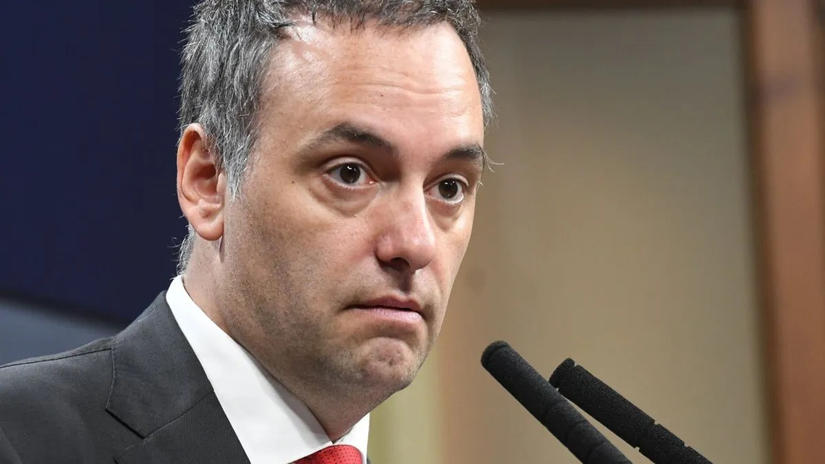 En este momento estás viendo 🔴EN VIVO: Manuel Adorni enfrenta su primer gran examen parlamentario en medio de tensión y controversia