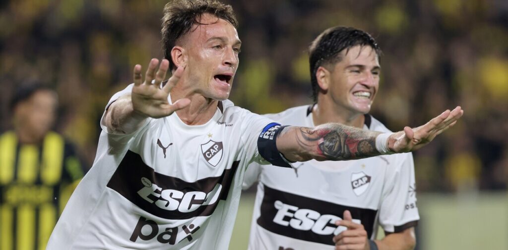 Platense venció a Peñarol y celebró por primera vez en la Copa Libertadores 2026