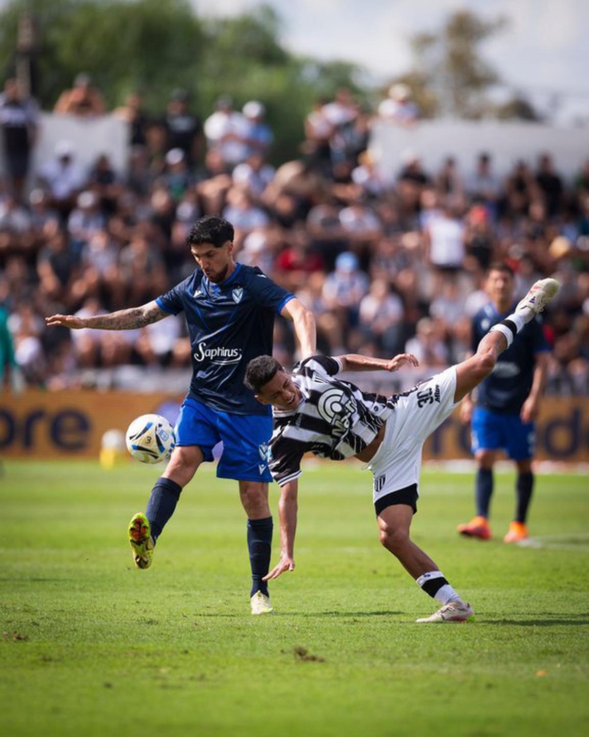 En este momento estás viendo Gimnasia de Mendoza se recuperó y venció a Vélez en un emocionante partido