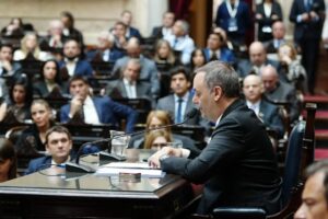 Lee más sobre el artículo Adorni habla de una “operación golpista” que afectó el plan económico del gobierno