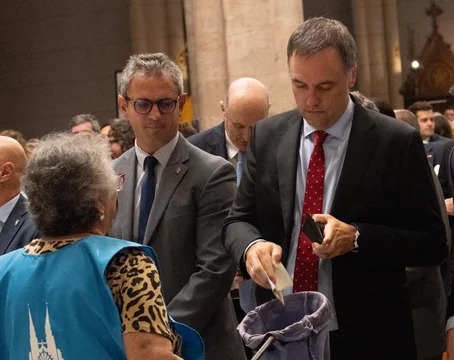 Adorni estuvo en la misa por el Papa Francisco y Villarruel se ausentó