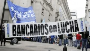 Lee más sobre el artículo La Bancaria anticipa más medidas de fuerza y cuestiona al Gobierno por la reforma laboral
