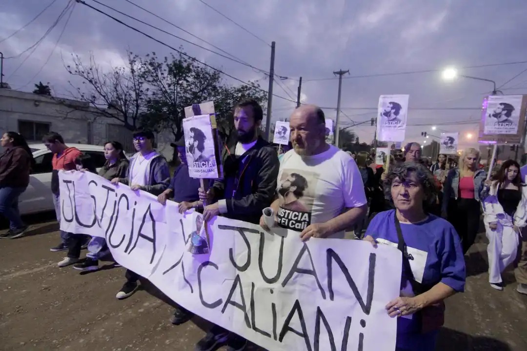 Lee más sobre el artículo A dos años del crimen de Juan Caliani, familiares exigen justicia tras la reducción de penas