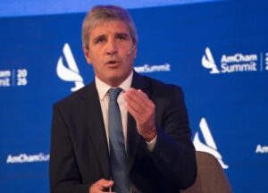 Lee más sobre el artículo Caputo sale a captar U$S 900 millones para el pago de la deuda