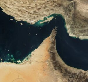 Lee más sobre el artículo Irán ataca y secuestra tres barcos cargueros en el Estrecho de Ormuz