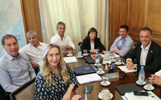 Adorni convoca a la mesa política libertaria para reordenar la agenda legislativa