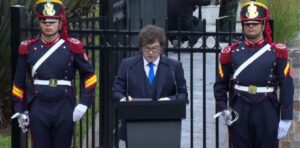 Lee más sobre el artículo Javier Milei en el acto por Malvinas: “A nuestros héroes, honor y gloria”