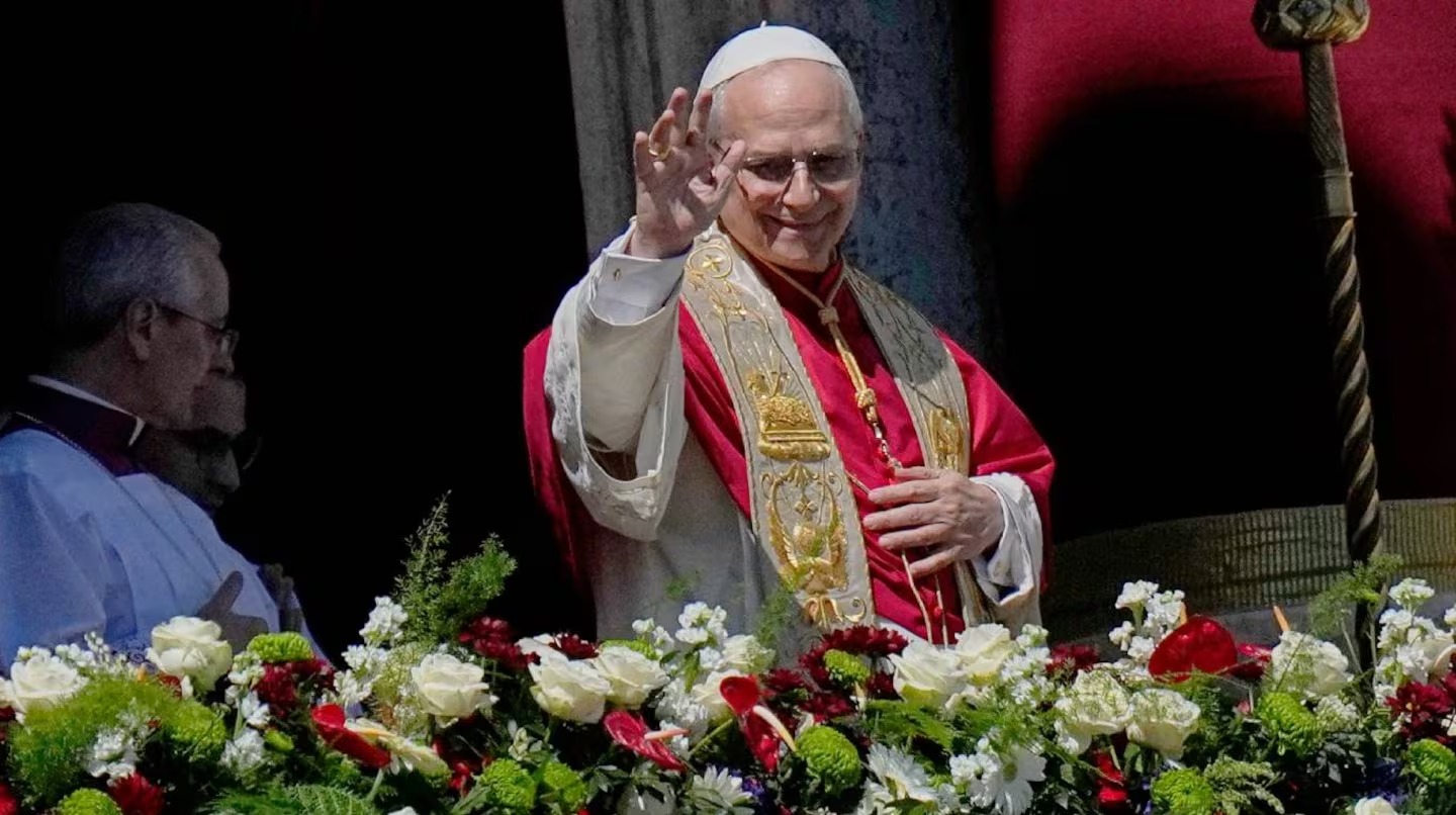 En este momento estás viendo León XIV celebró su primera misa de Pascua como papa y lanzó una advertencia sobre la guerra en Medio Oriente