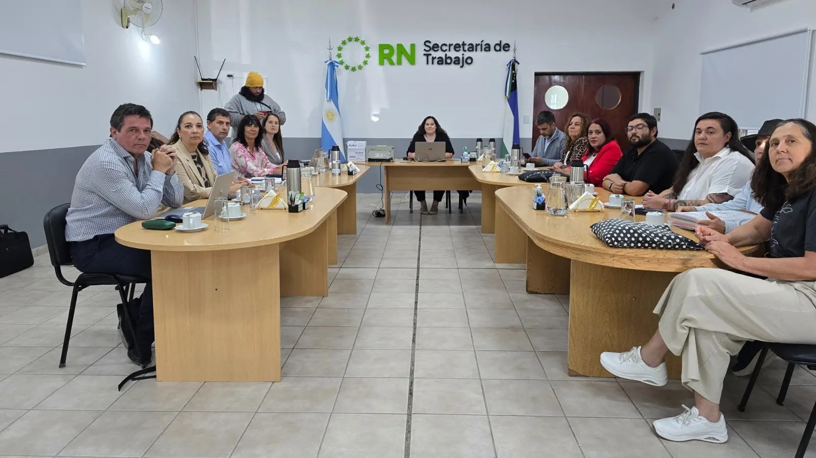 En este momento estás viendo Paritarias docentes en Río Negro: el Gobierno se reunió con UNTER y continúa el diálogo