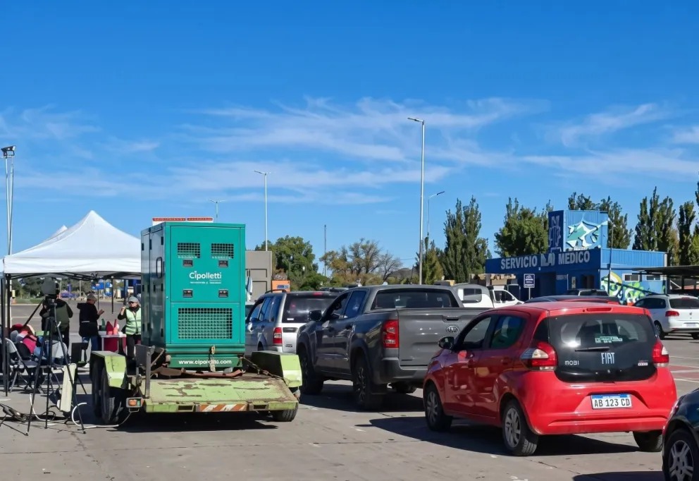 Alta convocatoria en el AutoVac: miles de vecinos pasaron y se aplicaron unas 700 dosis