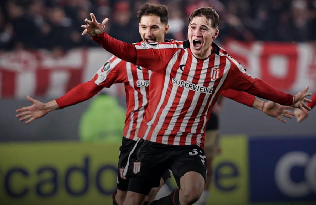 En este momento estás viendo Estudiantes venció a DIM en el descuento y logró un dramático boleto a octavos de la Copa Libertadores