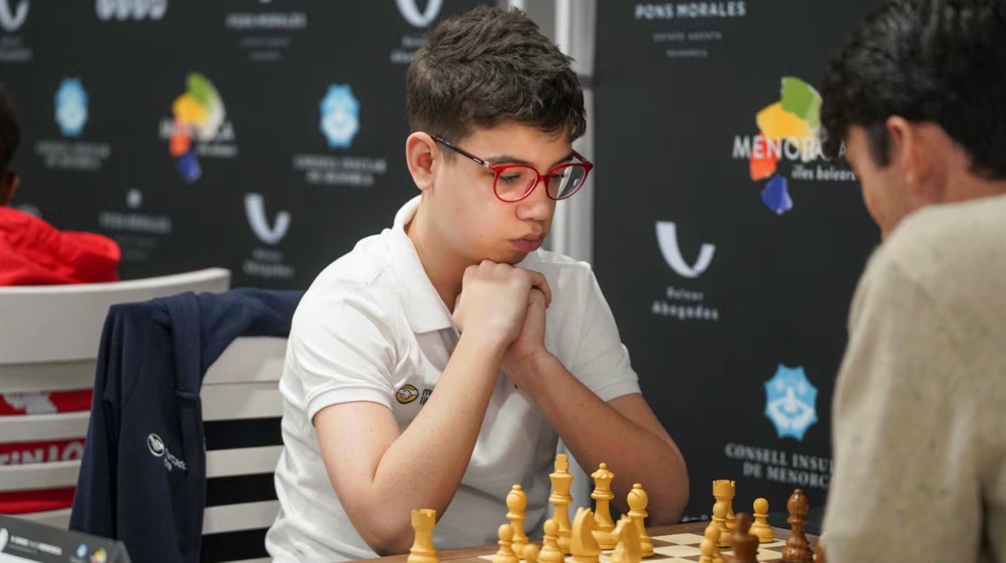 En este momento estás viendo Histórico: el argentino Faustino Oro logró el título de Gran Maestro de ajedrez con apenas 12 años